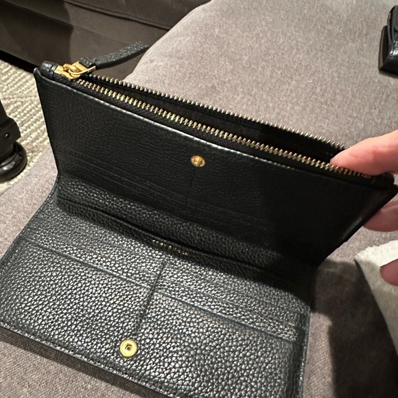 Tory Burch wallet black with gold accent - Picture 4 of 5